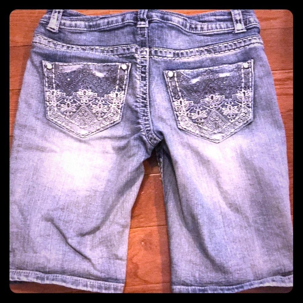 PAISLEY Sky size 6 jean shorts